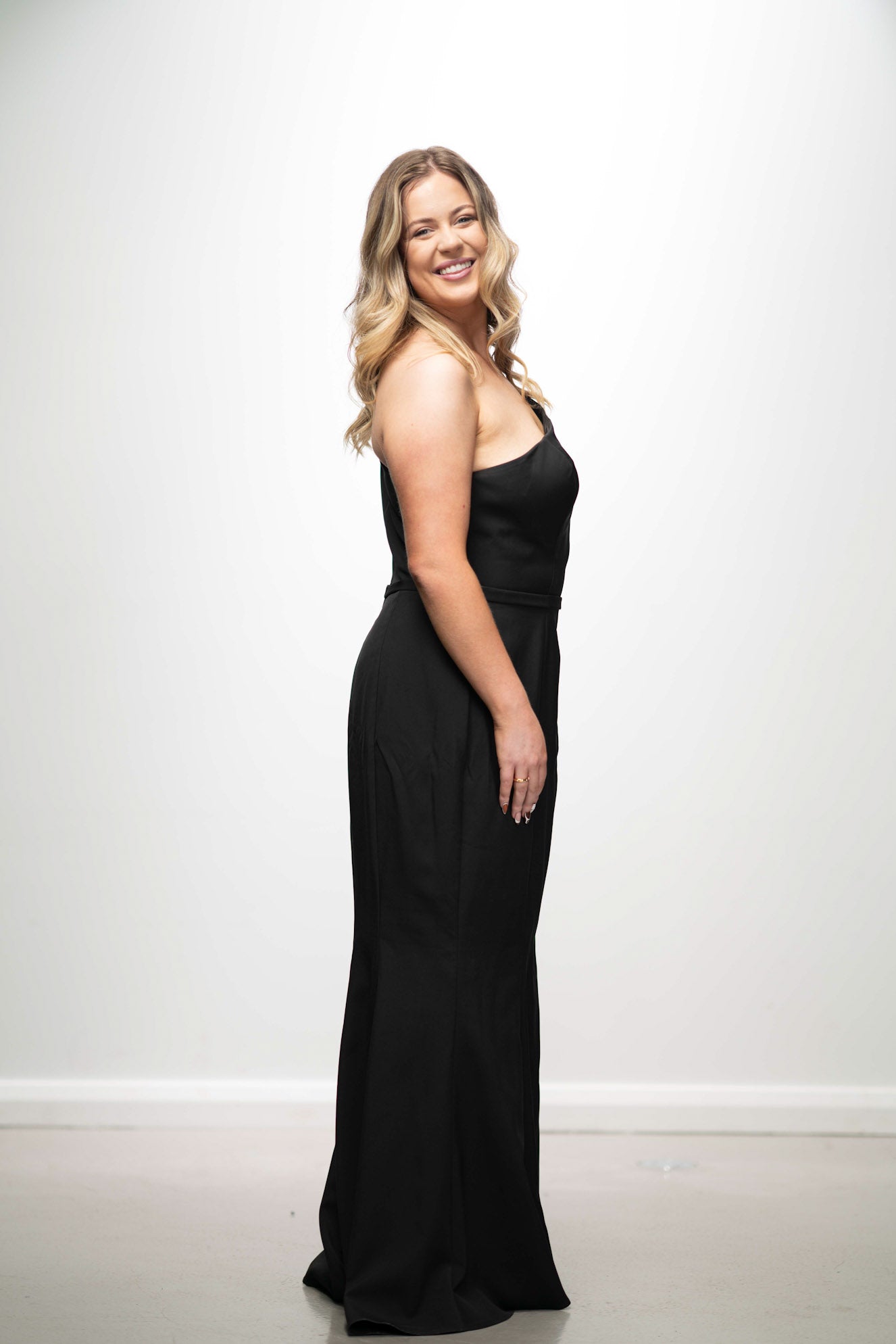 Pippy Black One Shoulder Gown