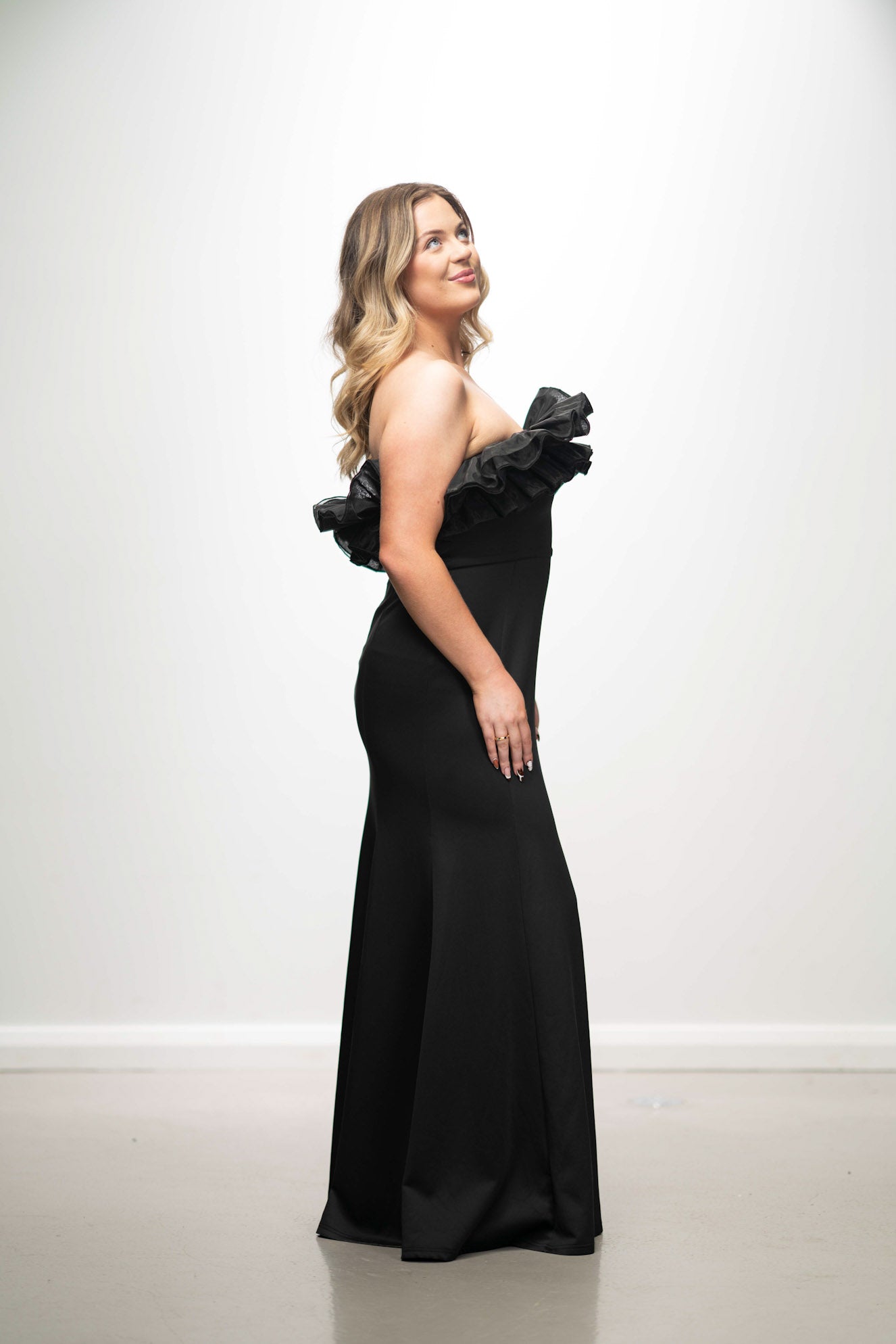 STRAPLESS MAXI DRESS WITH FRILL TOP
