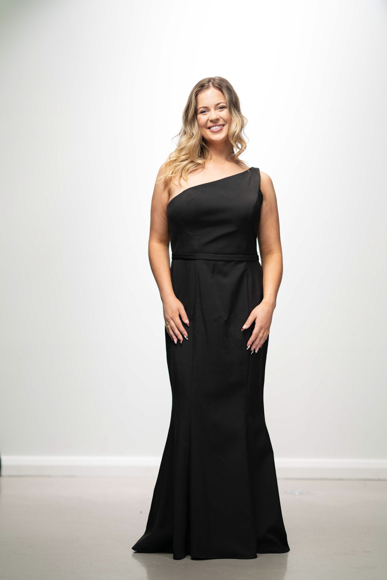 Pippy Black One Shoulder Gown