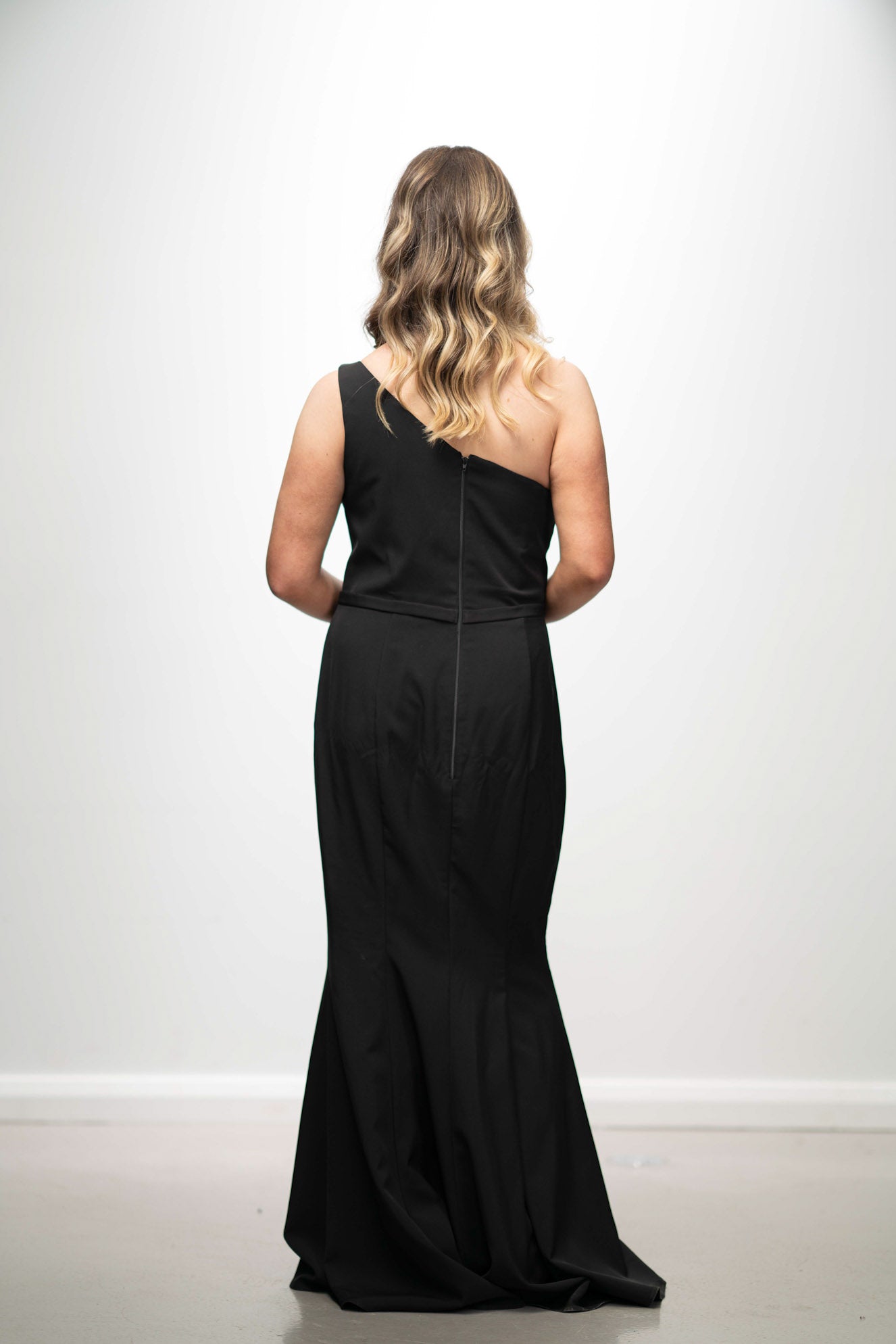 Pippy Black One Shoulder Gown