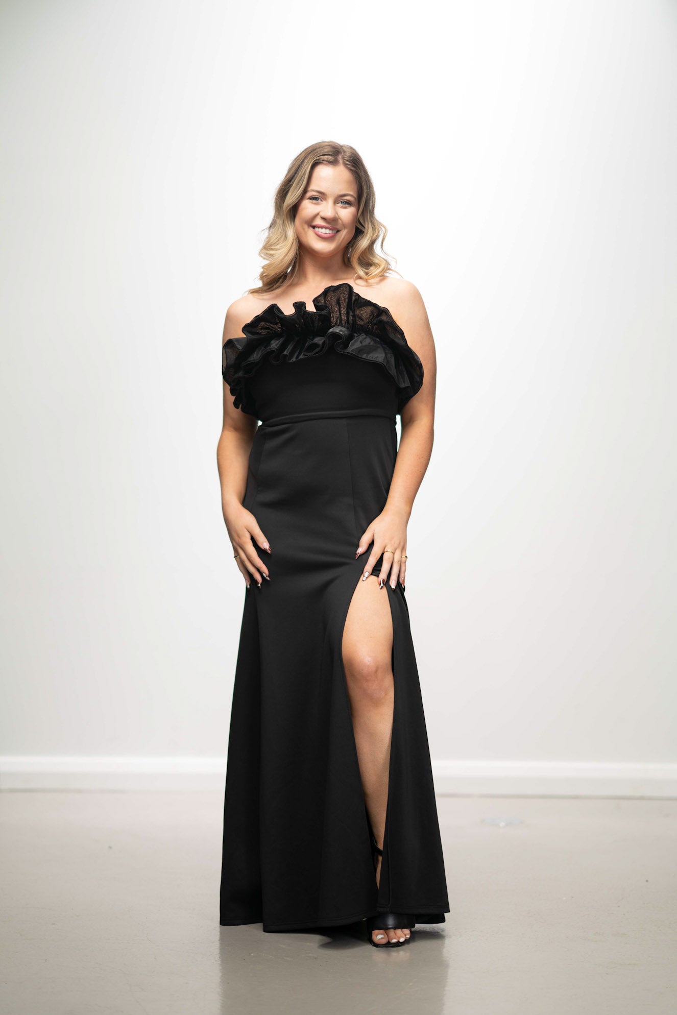 STRAPLESS MAXI DRESS WITH FRILL TOP