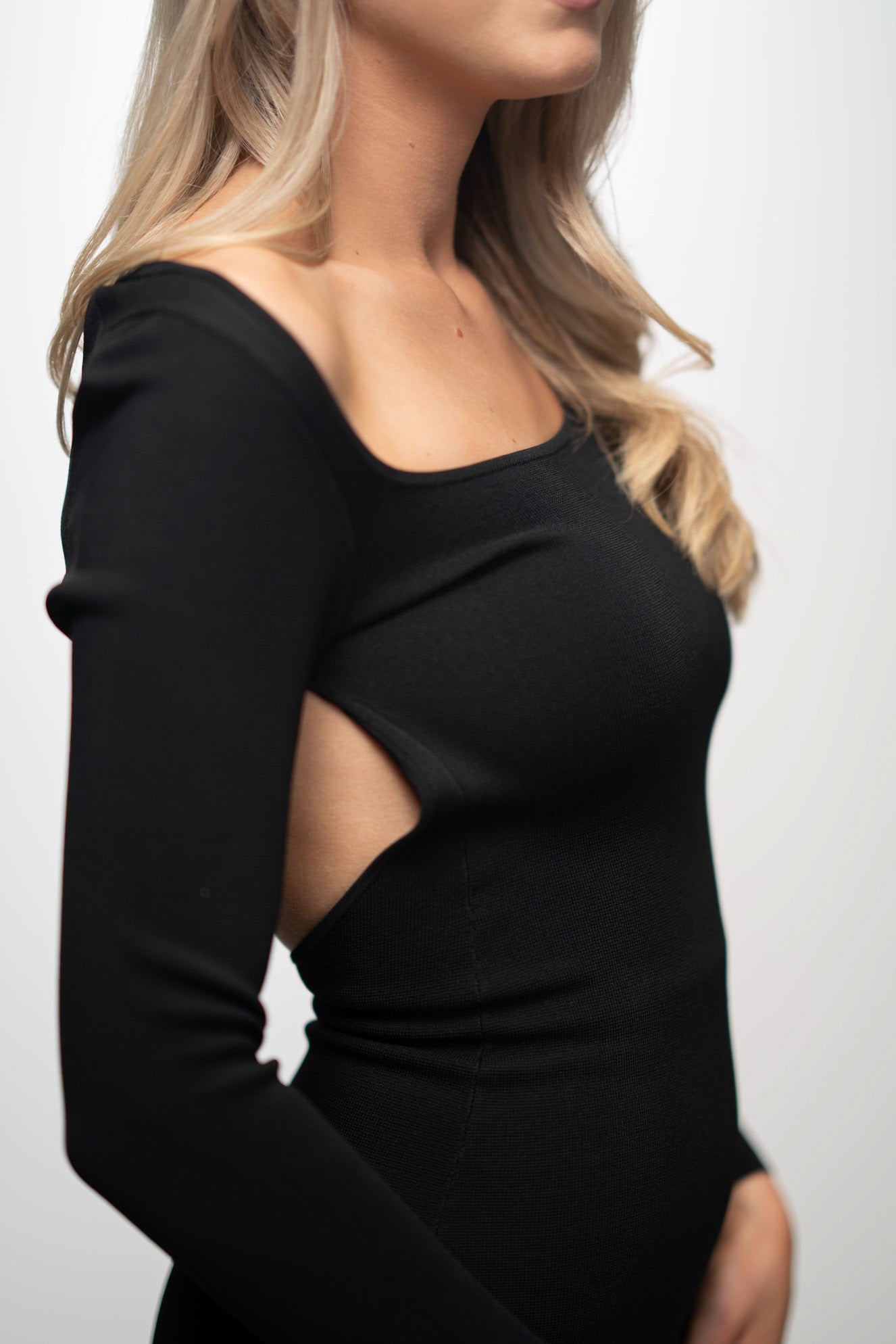 TINA TWIST SCOOP BACK KNIT