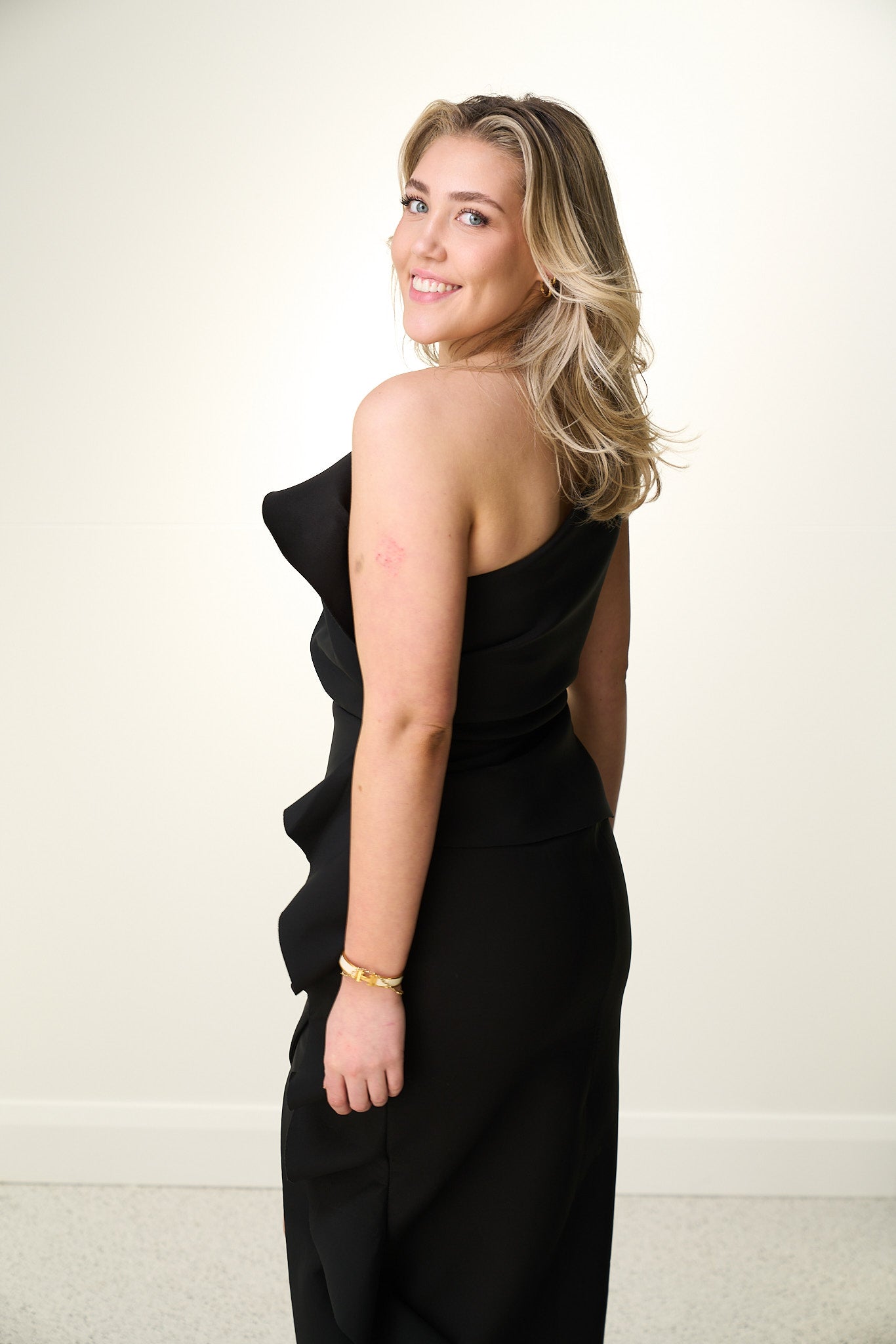 AURORA ONE-SHOULDER WRAP SCUBA
