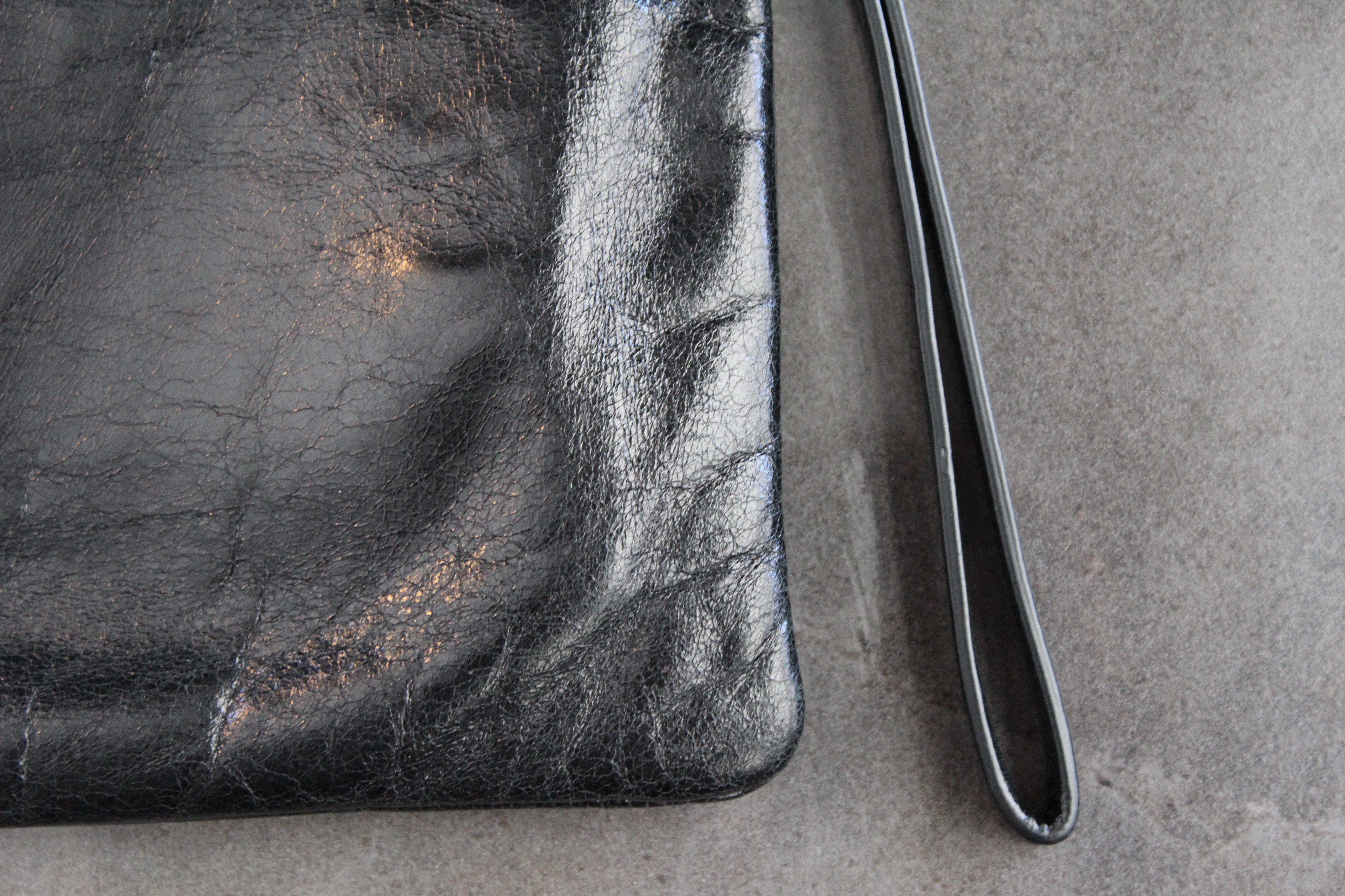 LEATHER POUCH